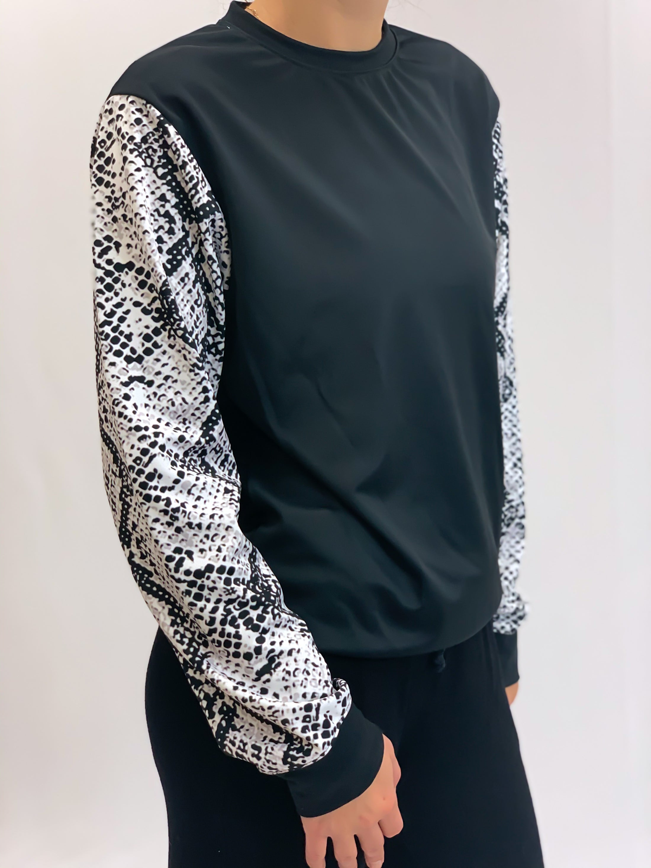 Snakeskin Sleeves Cropped Crew Neck Sweatshirt