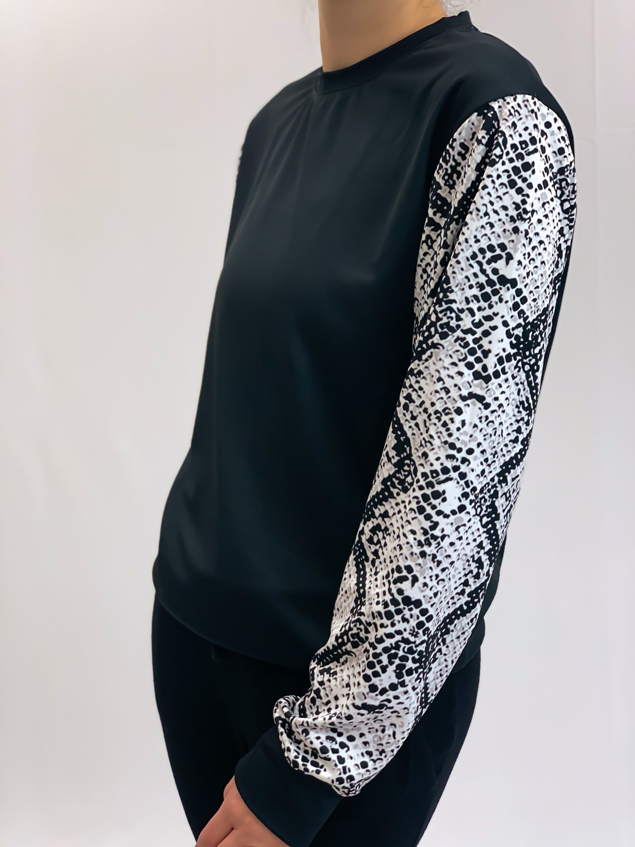 Snakeskin Sleeves Cropped Crew Neck Sweatshirt