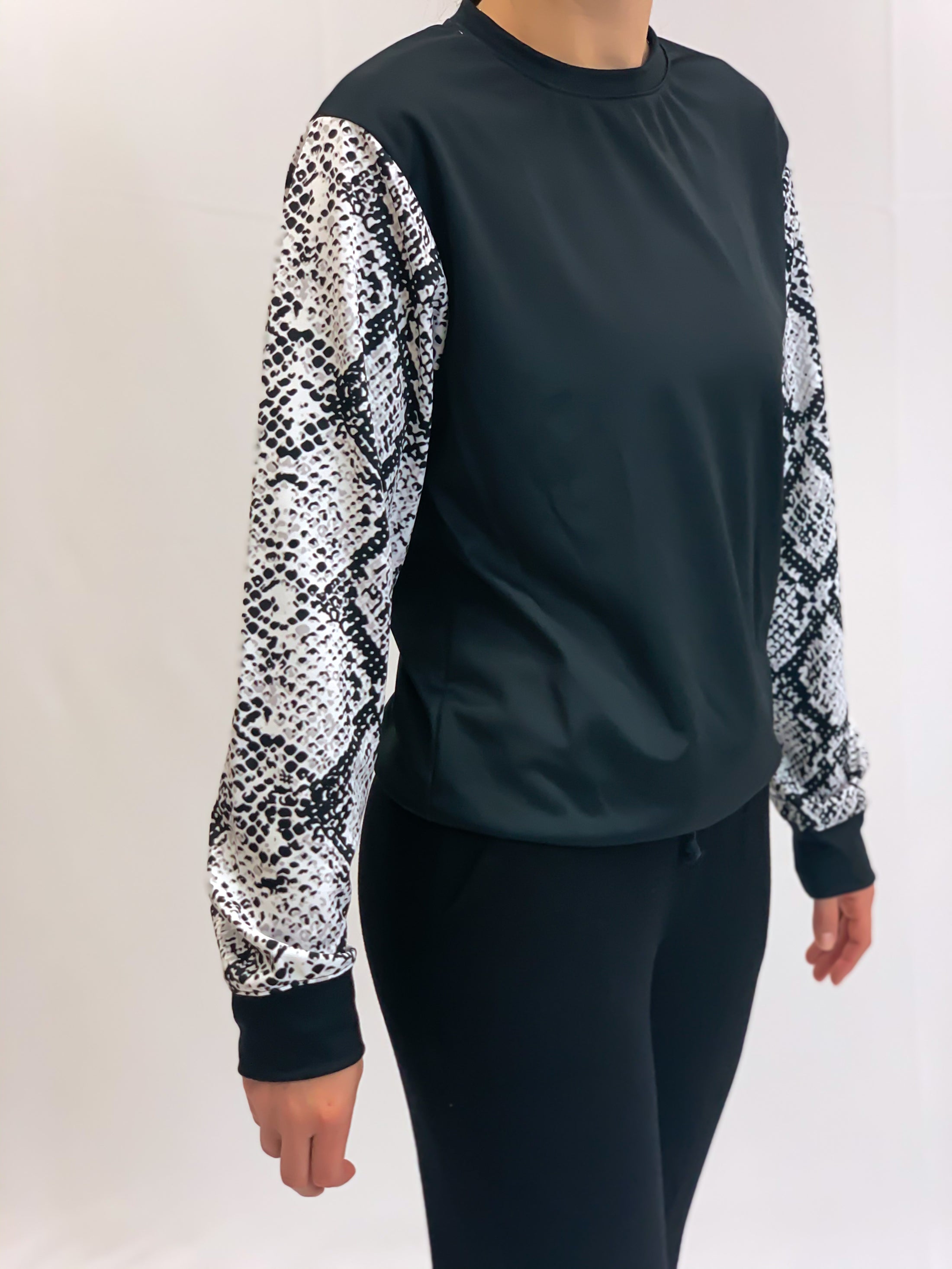 Snakeskin Sleeves Cropped Crew Neck Sweatshirt